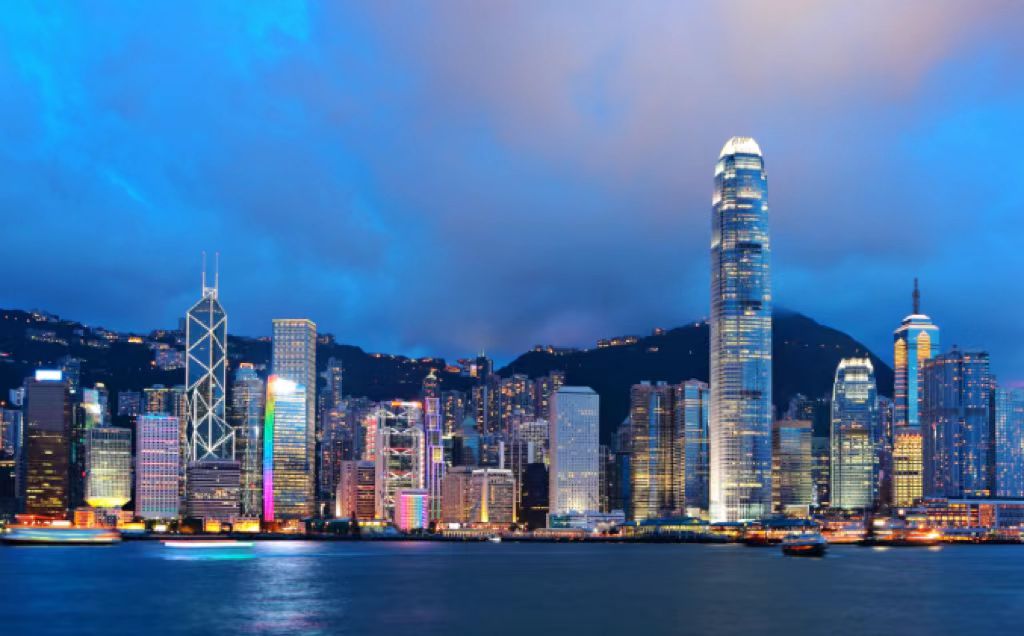 為啥富人繞了一大圈，最后還是選了香港？